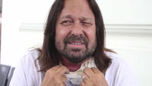 Nepoučiteľný Pomeje. Chodí medzi ľudí, kašle na príkazy lekárov