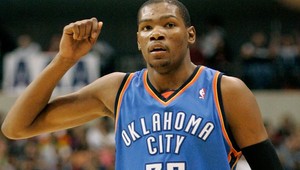 Hviezdny Durant dal 51 bodov, domáce tímy takmer stopercentné