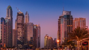 Rakety, zrušené lety a nečakaný biznis: Eskortné služby v Dubaji zažívajú zlaté časy