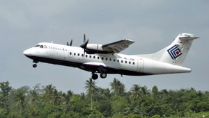 Lietadlo s desiatkami ľudí na palube havarovalo