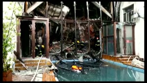 Plamene zachvátili štvorpodlažný hotel. Najmenej 19 ľudí tragédiu neprežilo