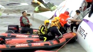 Hrdinovia zrúteného lietadla, chlapcovi (2) zachránil život vlastný otec