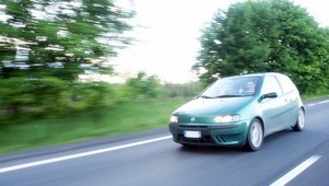 Ak si chcete nechať staré auto na súčiastky, musí ostať prihlásené