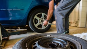 Prišiel čas na prezúvanie vozidiel. Čo s ojazdenými pneumatikami?