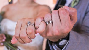 Manželstvo za peniaze. Polícia vyšetruje Slovenky, ktoré sa mali vydať účelovo