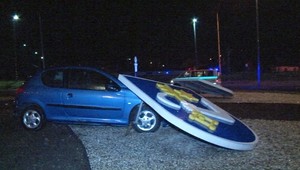 Opil sa (26) a zaparkoval rovno na kruhovom objazde!