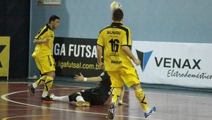 Futsalová gólová lahôdka! Zosmiešnil obrancov aj brankára