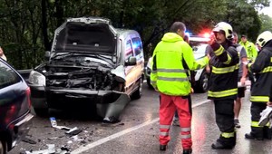 Vážne poranenie hlavy utrpelo dievča (4) pri havárii štyroch áut