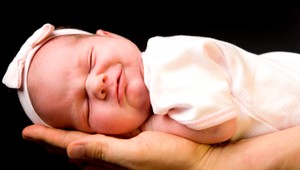 Šťastie pre iné deti. Mamičky si posielajú oblečenie pre deti