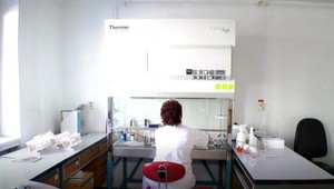 Nedostatok zdravotných sestier majú riešiť aj nenávratné pôžičky. Podľa odborov to ale nestačí