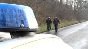 Psychicky chorý muž ušiel z domu. Našli ho s nožom zabodnutým v hrudi