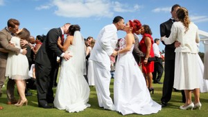 Štedrý farár. Za svadbu ponúka párom 500 eur!