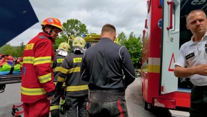 Výlet sa skončil nehodou: Motorkár nezvládol prejazd Šturcom, jeho priateľka je vo vážnom stave