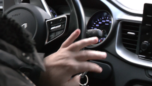 Opitý muž posadil za volant svojho auta 10-ročného syna