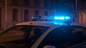 Neznámy útočník v Edinburghu pobodal dvoch ľudí. Na mieste zasahovala polícia