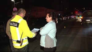 Ožratá vodička šokovala policajtov. Pozrite si jej šou...