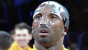 Kobe Bryant vydražil masku za 67-tisíc dolárov