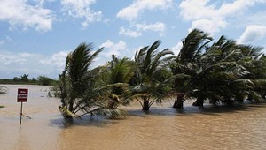 FOTO: Na Srí Lanke bojujú s ničivými povodňami aj Slováci