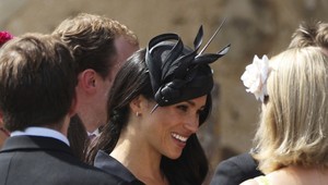 Nešťastný gombík! Vojvodkyňa ukázala svetu TO, čo mal vidieť iba Harry