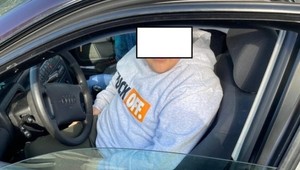 Policajti zastavili vozidlo, ktoré šoféroval 11-ročný chlapec. V aute s ním sedela jeho stará mama a majiteľka auta