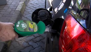 Ceny pohonných hmôt síce klesli, ale za potraviny platíme stále veľa