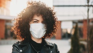 Cestujete do zahraničia? Takéto sú pravidlá nosenia rúšok