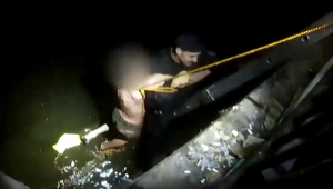 VIDEO: Muž bez domova zachránil život topiacemu, ktorý skočil z mosta