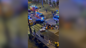 Vodič v šmyku narazil do davu futbalových fanúšikov. Zranení sú z jednej rodiny