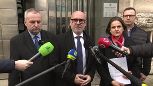 Divoké politické rozvody: Koalícia stráca poslancov, Fico nevylučuje predčasné voľby