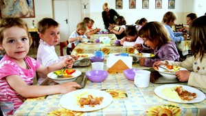 Strava pre deti v jedálňach? Aj väzni jedia lepšie, tvrdí minister