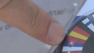 MS v hokeji: V oficiálnych obchodoch ponúkali hokejový suvenír s nesprávnou vlajkou Slovenska