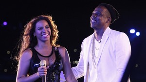 Jay-Z sa po obvinení zo ZNÁSILNENIA tvári akoby nič: Na verejnosti objímal 12-ročné dievča!