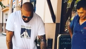 Rytmus poriadne šokoval chlapa na ulici! Vzal mu pracovný nástroj a odmakal to za neho!