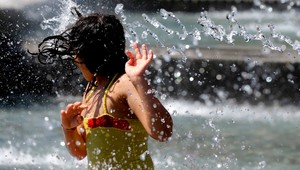 Pozor! Pripravte sa na extrémne vysoké teploty a búrky