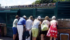 Tabaková nakukne do osemfinále Wimbledonu v dvojhre aj vo štvorhre