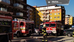 Polícia evakuovala bratislavskú bytovku. Dôvodom bol požiar