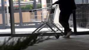 V obchode cítili ostrý zápach a zle sa im dýchalo. Dezinfekčné prostriedky spôsobili problémy zákazníkom