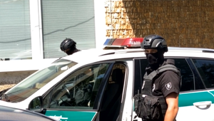 Kukláči zadržali v centre Žiliny staršieho muža. Mal pri sebe drogy