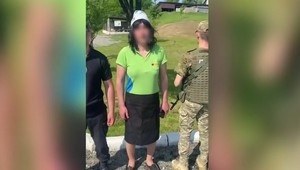 Muž prišiel na revolučný spôsob, ako sa vyhnúť povolaniu do armády. Prezliekol sa za vlastnú sestru.