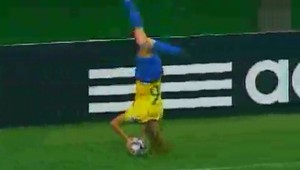 Keď na gól prihráva blondína...