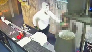 VIDEO: Lupič bez hanby napadol pracovníčku herne a ulúpil peniaze