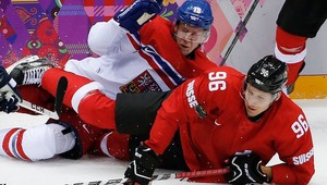 Trpká Jágrova oslava, Tri korunky vyhrali skupinu