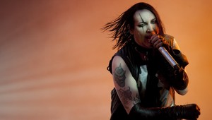 Opľúval, dusil a zranil aj vlastnú matku! Spevák obvinený z násilností voči expriateľkám to sám priznal!