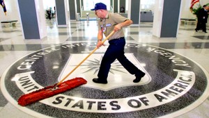 Bývalá agentka FBI zaútočila na centrály CIA a NSA