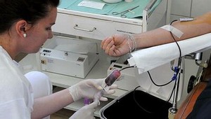 Krv potrebujú ľudia aj počas pandémie. Doktori vyzývajú ľudí, aby sa nebáli prísť
