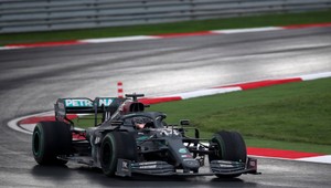 VC Turecka: Hamilton získal siedmy titul majstra sveta! Vyhral bláznivé preteky v Istanbule