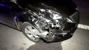 Vážna nehoda na R2. Auto narazilo do medveďa