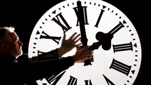 Zo soboty na nedeľu sa mení čas z letného na zimný