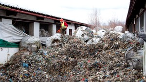 Likvidovali skládku, našli krabicu s mŕtvym novorodencom