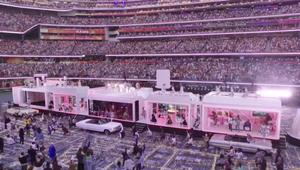 Harry na Super Bowle bez Meghan! Poriadne prekvapila prítomnosť TEJTO ženy po jeho boku!